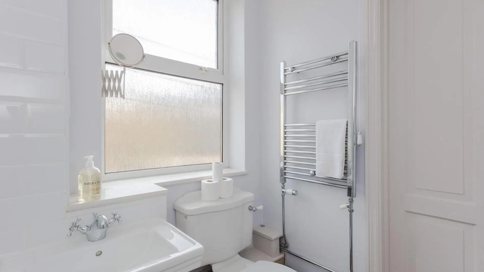 Apartment Newly Refurbished 4 Bedroom House In East London United Kingdom