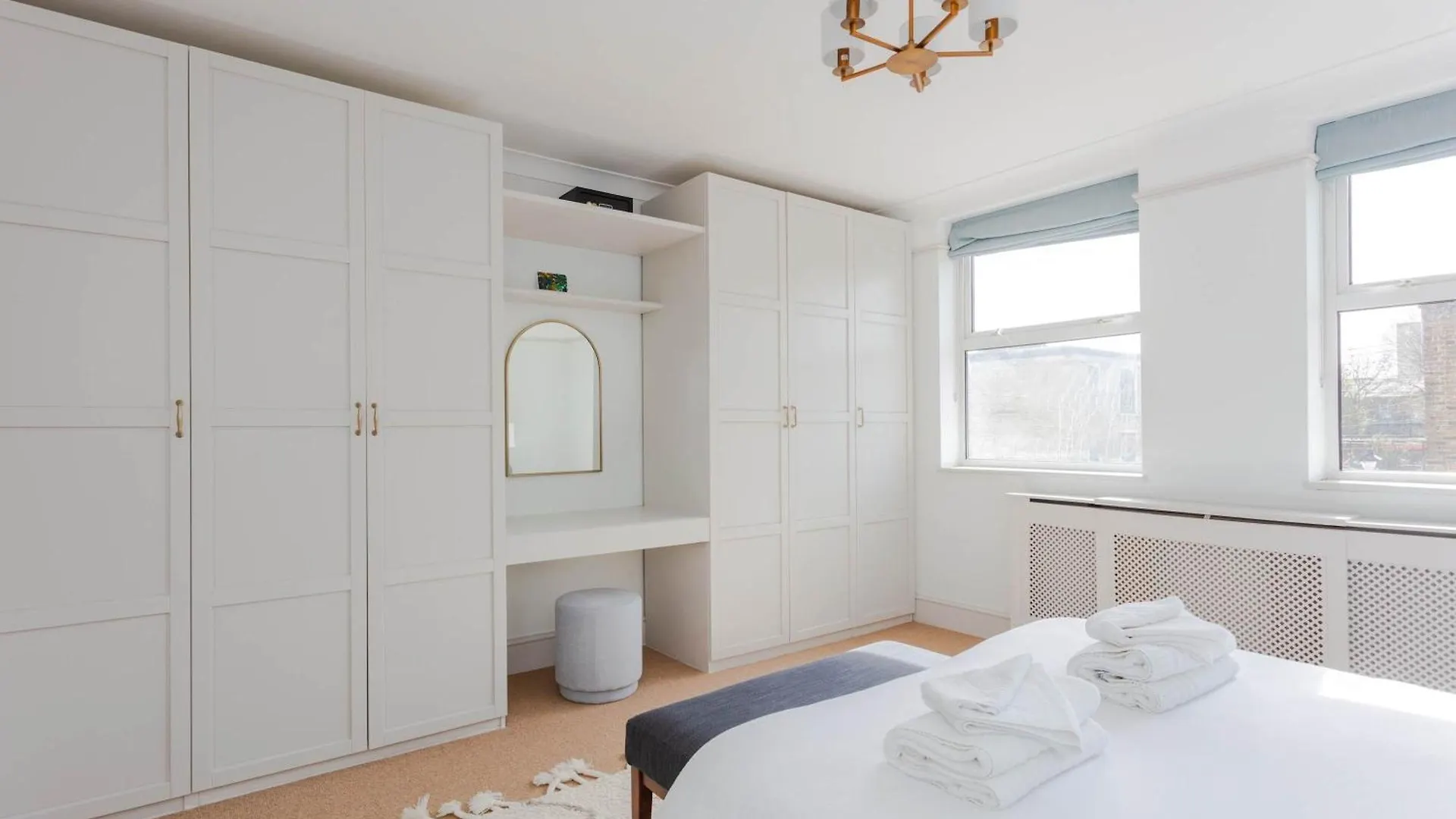 Newly Refurbished 4 Bedroom House In East London 0*,  United Kingdom