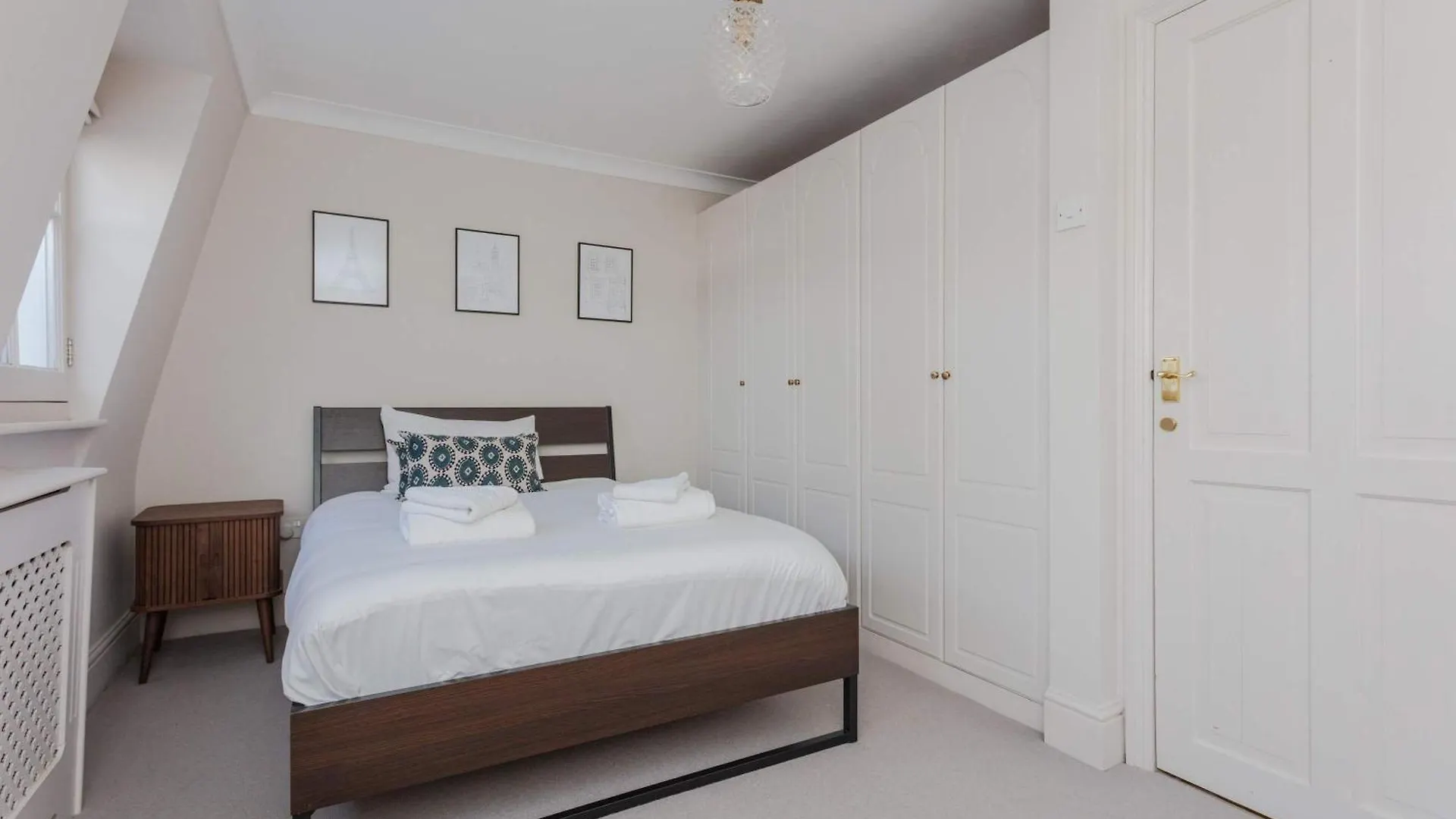 Newly Refurbished 4 Bedroom House In East London United Kingdom